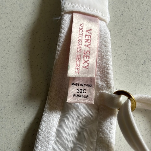 Victoria's Secret bra - Picture 2 of 2